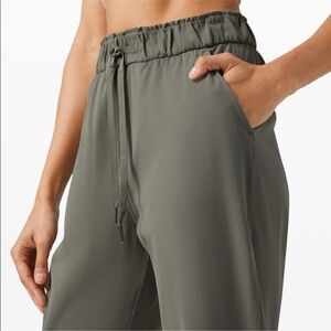 Lululemon Keep Moving Pant 7/8 High Rise Size 4